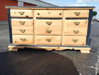 ✨Vintage Solid Wood Dresser ✨