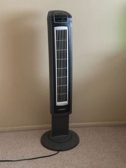 Like new Lasko Wind Curve 42" 3-Speed Oscillating, Remote, Timer, Night Mode Tower Fan T42954