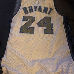 Nike LA Lakers Kobe Bryant Swingman Jersey for Sale in Somerton, AZ -  OfferUp