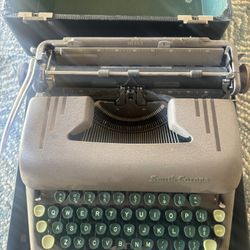 Vintage Smith and Corona Type Writer 40s