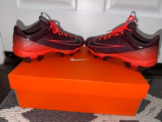 Boys 4.5 NIKE FOOTBALL CLEATS