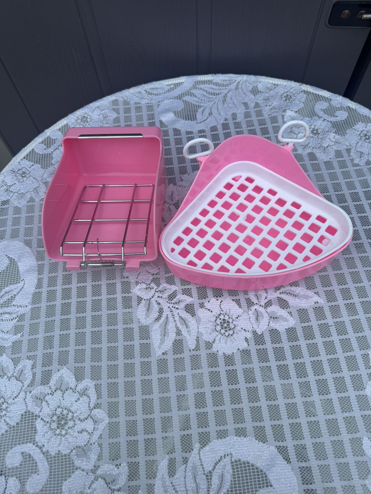 Pet Rabbit Feeder