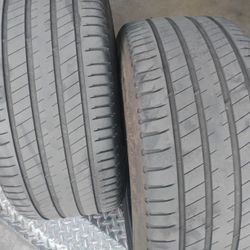 275/40R20 ( 2 GOOD USED TIRES 