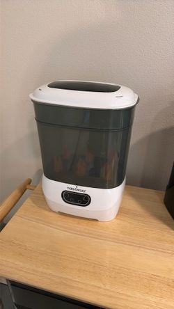 Baby Brezza bottle sanitizer and dryer