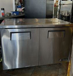 TRUE FREEZER, UNDERCOUNTER TYPE, EXCELLENT TEMPERATURE