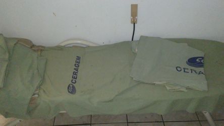 No estoy vendiendo la cama de masaje solo me interesa saber si alguien me puede arreglar el boton enciende la cama