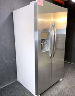 New Frigidaire 26 Cu Ft Side by Side Fridge