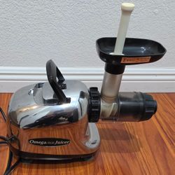 Omega Fruit & Vegetable Juicer Chrome Masticating Juice Extractor - Tested & Working