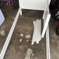 FREE•TWIN FRAME & MATTRESS•