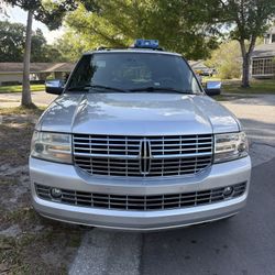 2010 Lincoln Navigator  Luxury 
