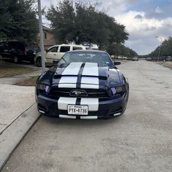 2011 Ford Mustang - Premium, Convertible, V6