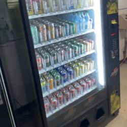 SODA AND SNACK VENDING MACHINE