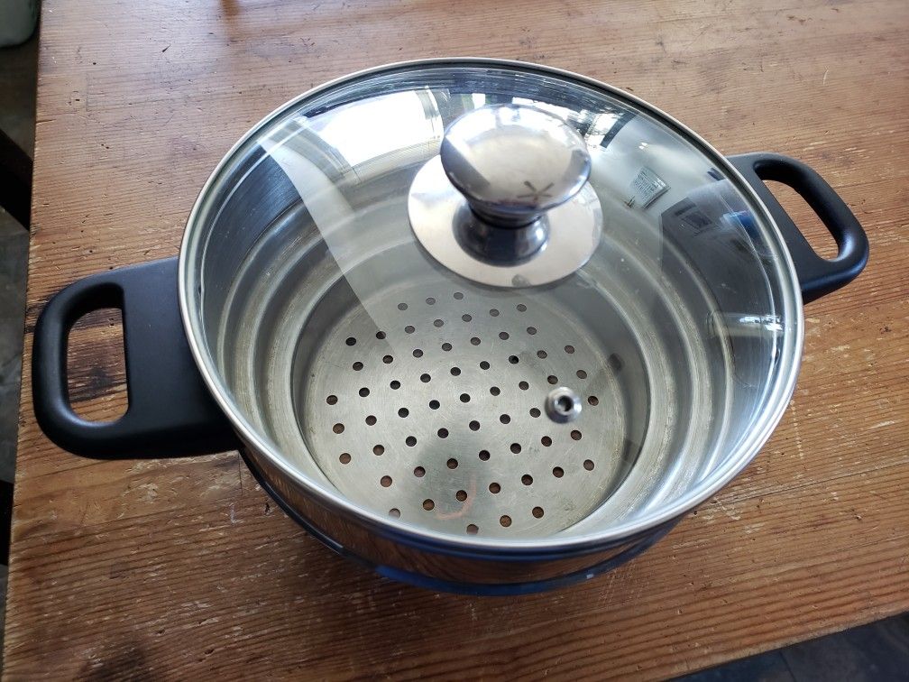 Pampered chef steamer with glass lid