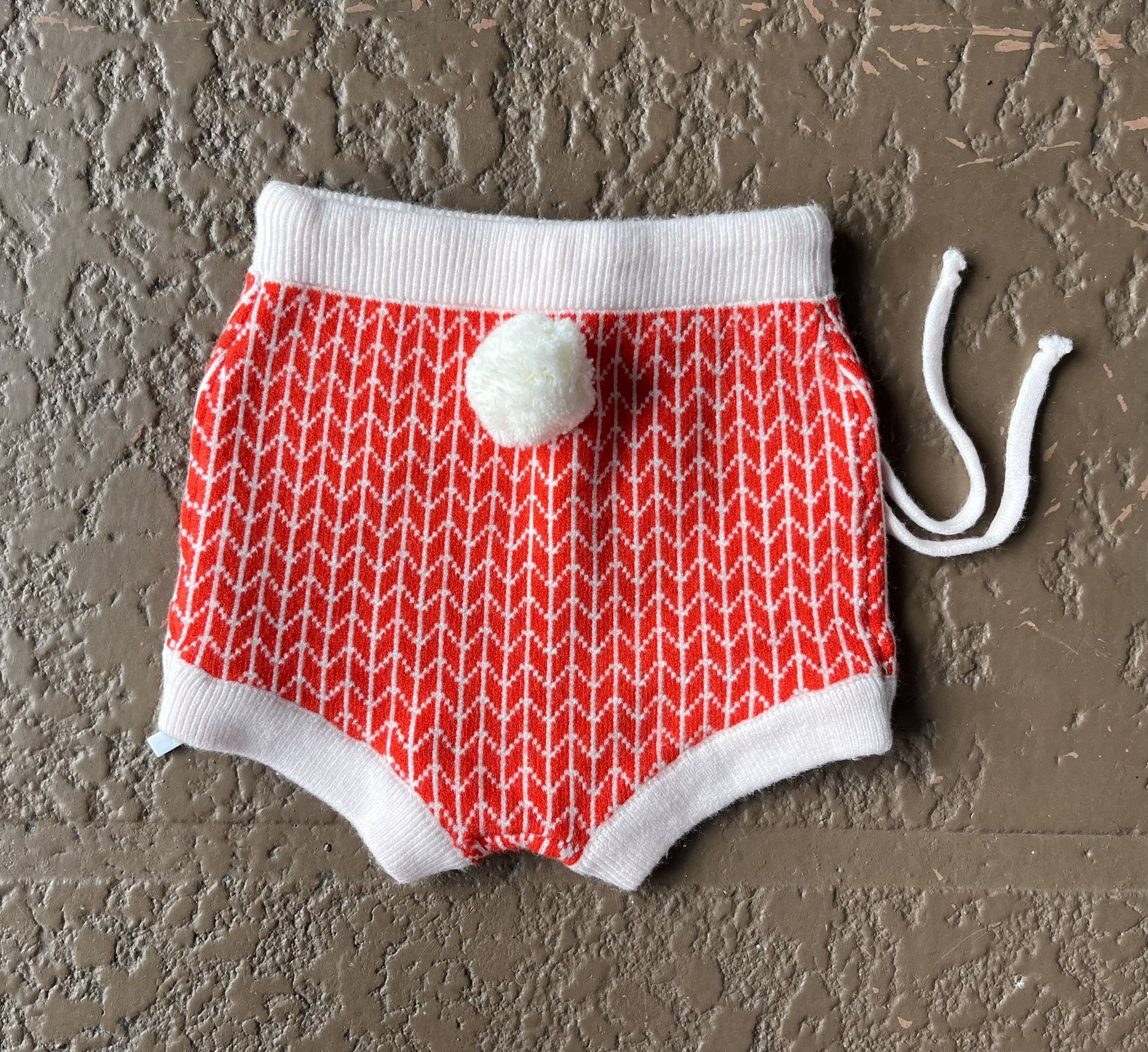 Brand new bunny tail knit baby shorts baby bloomers, size 9 months (EU 73)