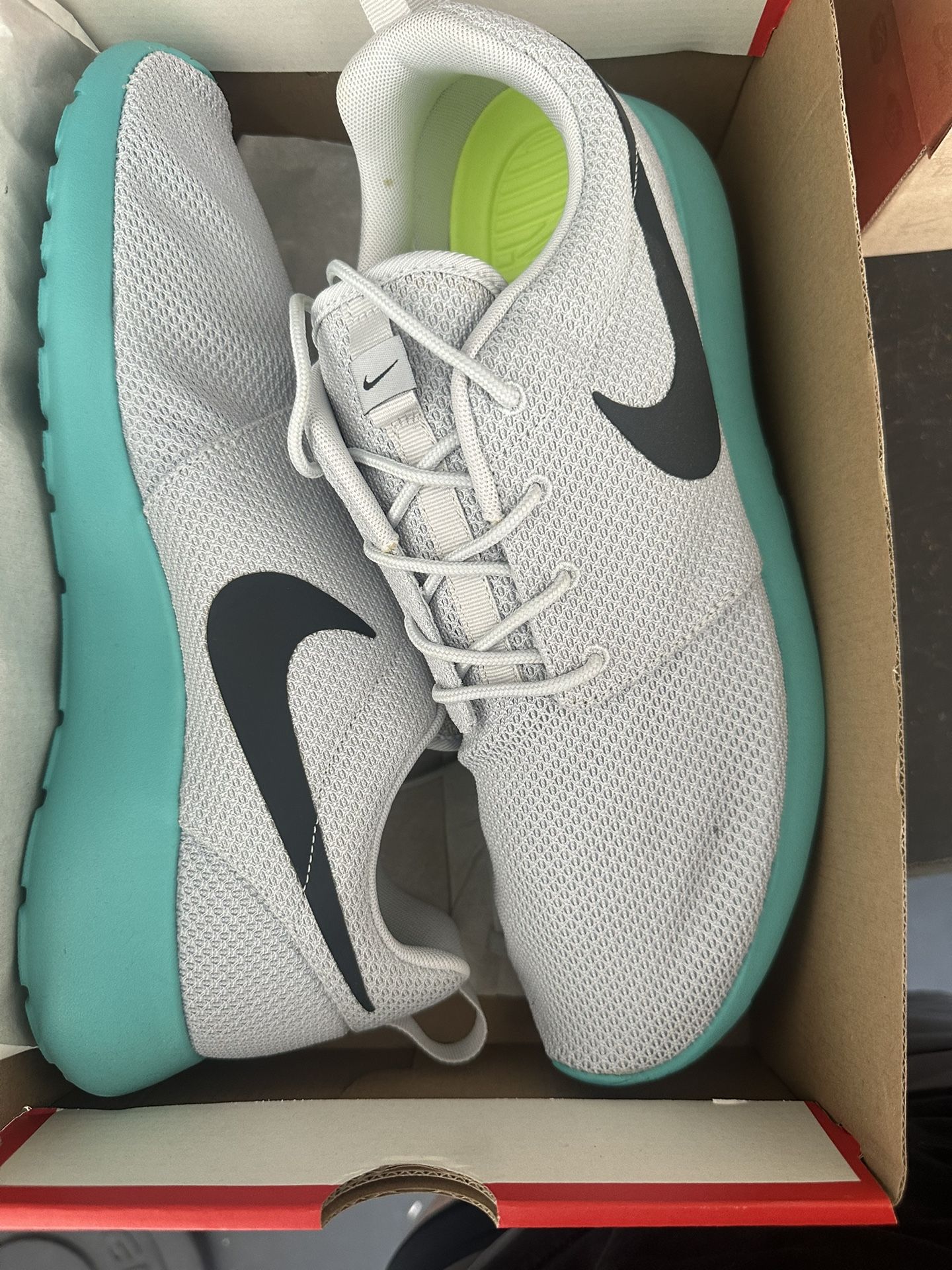 Nike Roshe Run Size 12