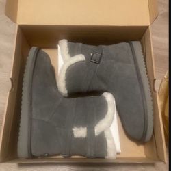 Women Grey Uggs Size 9