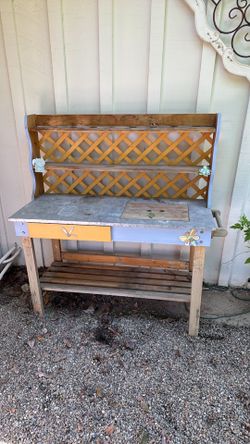 Potting planter soil table garden