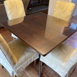 Kitchen Table And 4 Chairs 
