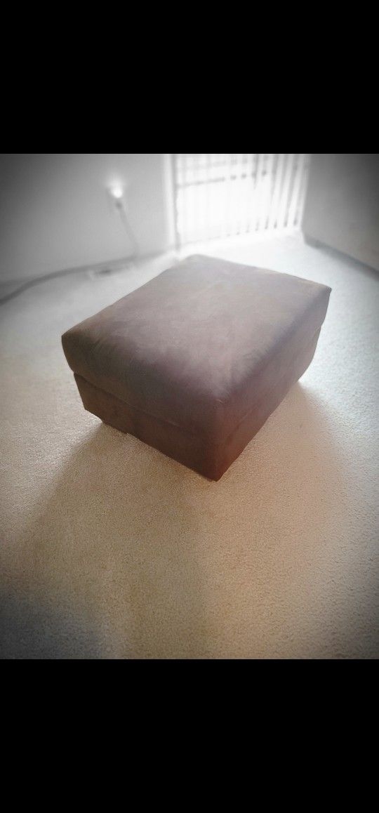 Darcy Ottoman