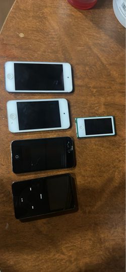 Vintage iPod bundle ***read description ****