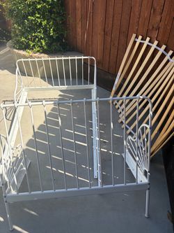 Minnen bed frame and wooden slats