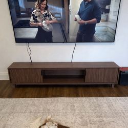 TV stand Dimensions In Description