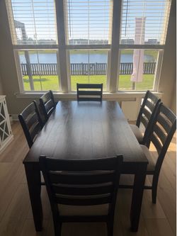 Ashley furniture Dining Room set with 6 chairs