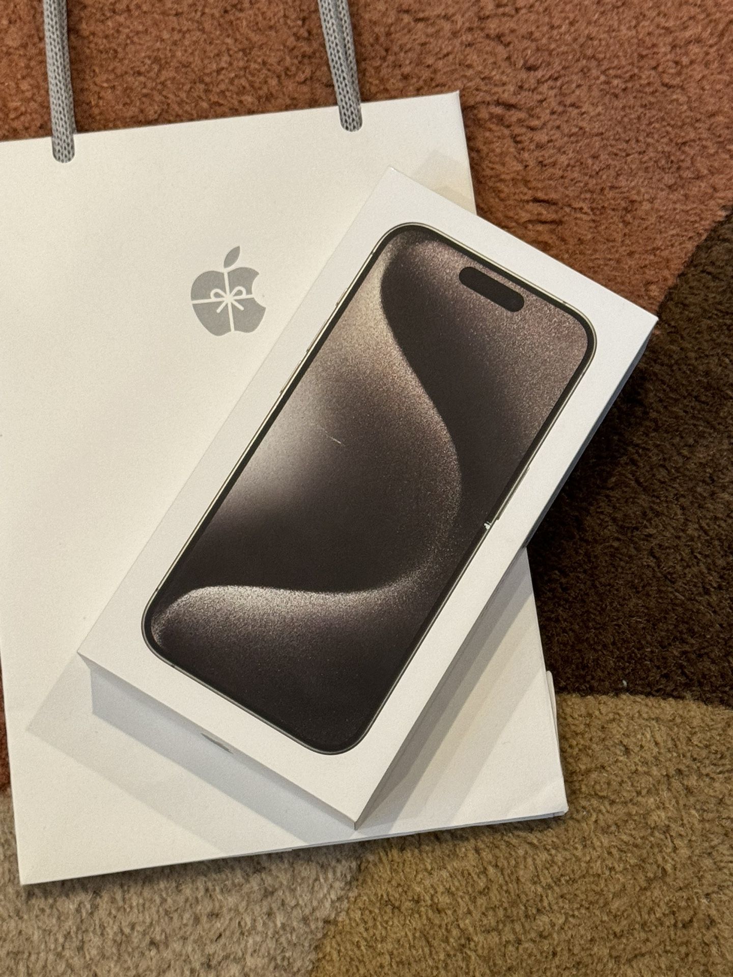 iPhone 15 Pro Unlocked 512GB Natural Titanium Brand New - www 