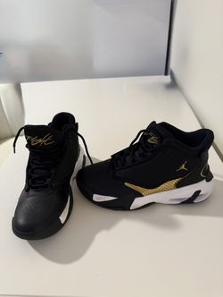 Jordan Max Aura 4 GS 'Black Metallic Gold Size 6 Youth
