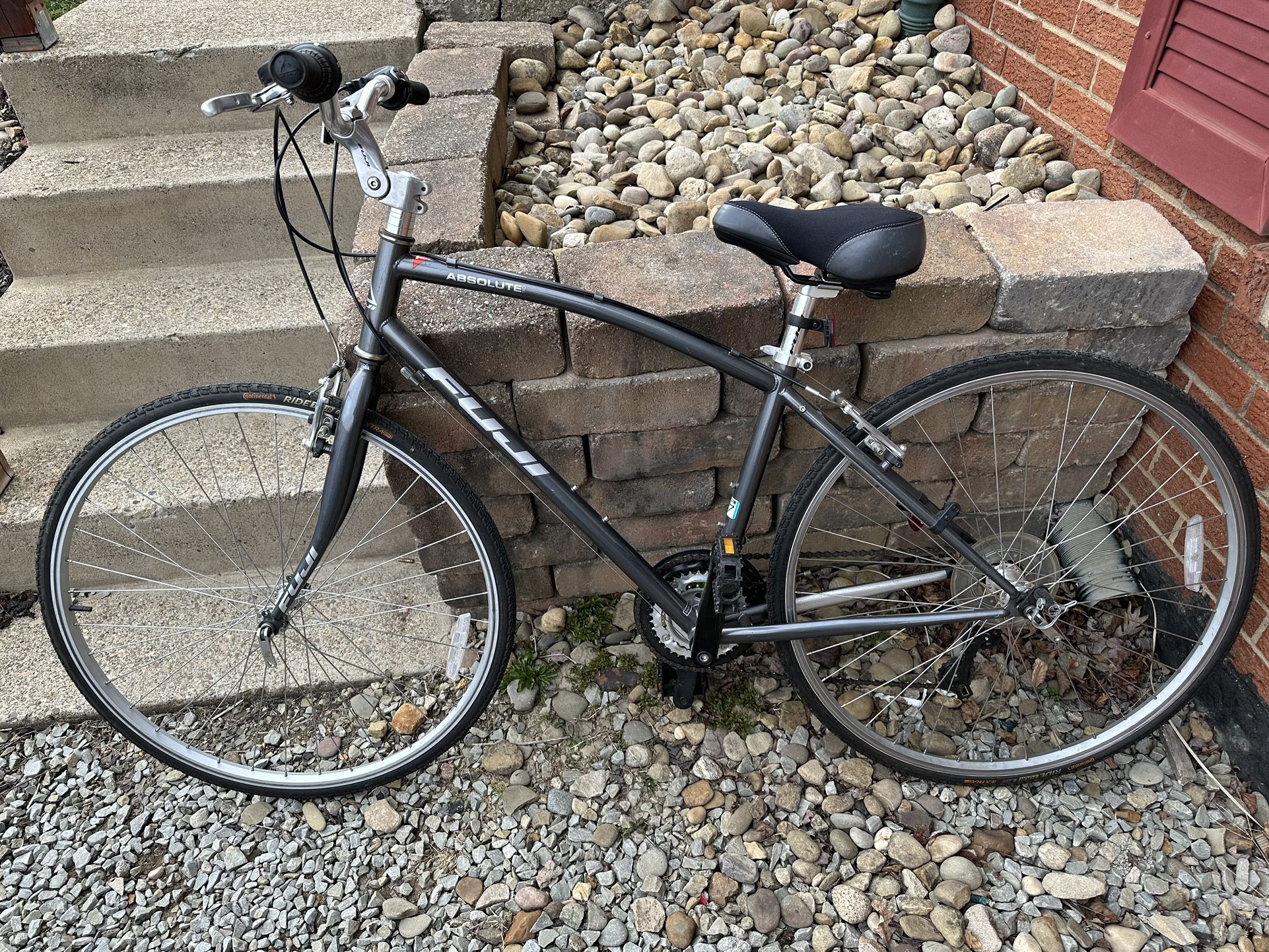 Fuji Absolute 4.0 Road Bike. In Great Shape-new Tires