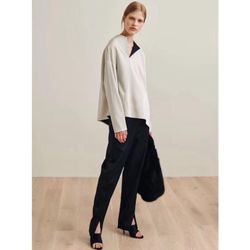 Asymmetric V-Neck with a Slight Sheen Shirt, Loose Nordic Style