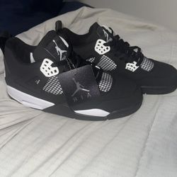 Jordan 4’s White Thunder