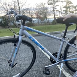 Trek FX 1 hybrid Bike matte quicksilver size small, added accessories helmet etc