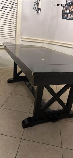 Extendable table with chairs