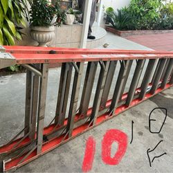 Escaleras, de 10 pies de fibra de vidrio doble subida casi nuevas muy baratas