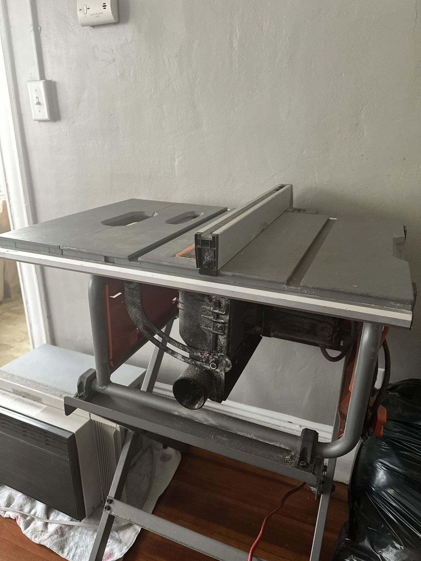 Ridged Table Saw With Stand