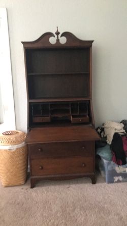 Free secretary’s desk/dresser
