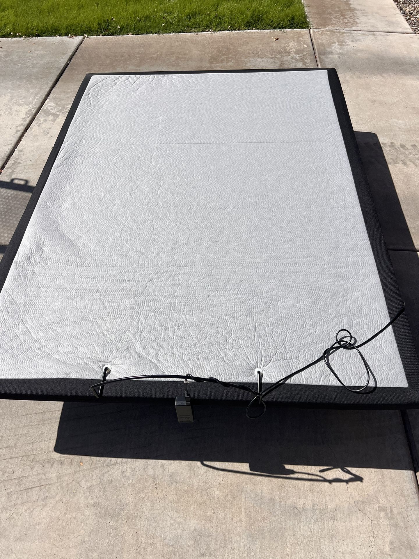 MATTRESS FIRM 100 I/C-UBL Adjustable Queen Bass And Matress