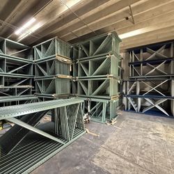 New & Used Pallet Racks Beams Uprights Wire Decks Industrial Racking Forklift 