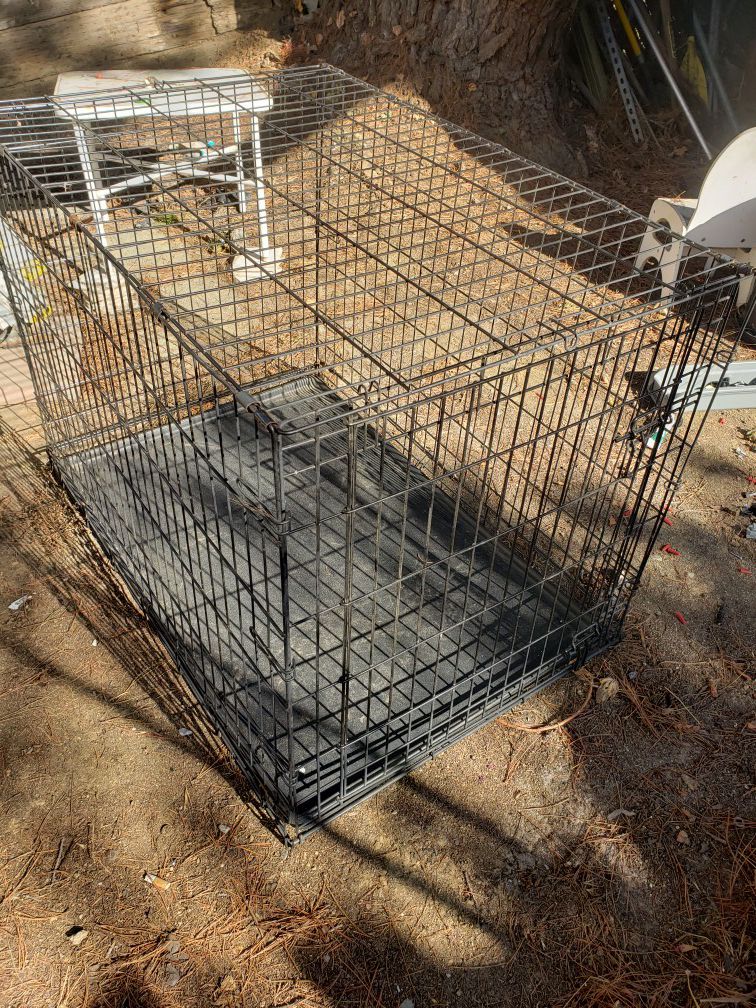 Fold and carry dog crate 20$ large dogs 32in long 25 in tall