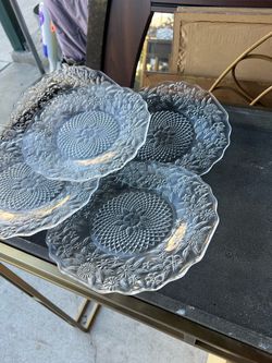 Dinner plates set 7 Dlrs