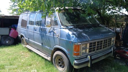 Classic 1984 Dodge Ram Van – Ultimate Project Build / Camper Conversion