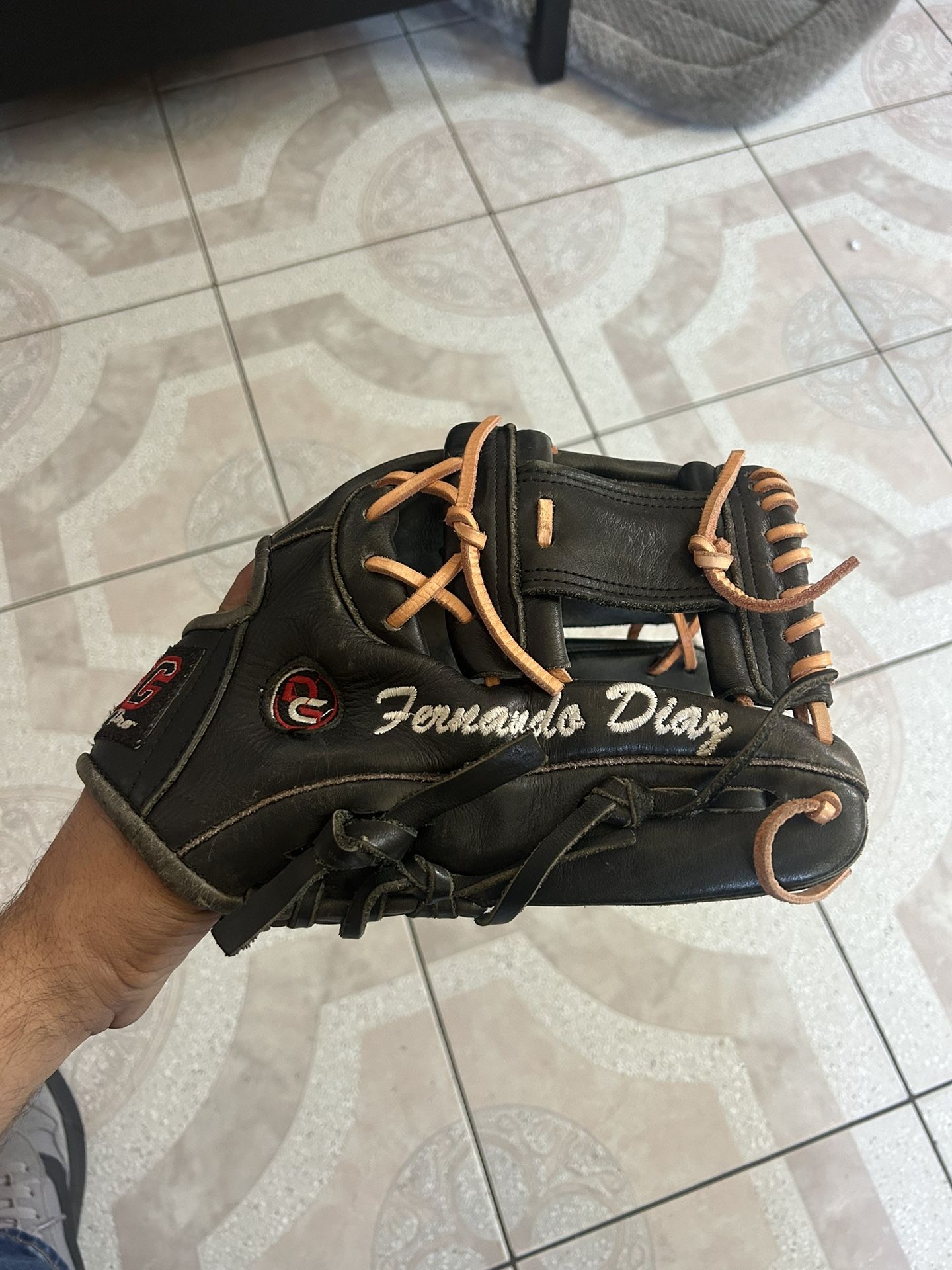 Diaz Baseball Glove