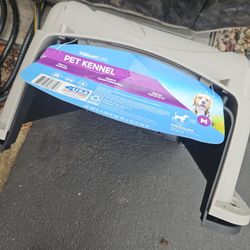 Medium Pet Kennel / Crate NEW from Walmart, sells For $55 - 28L x 20.5W x 21.5H - Glenview Pickup