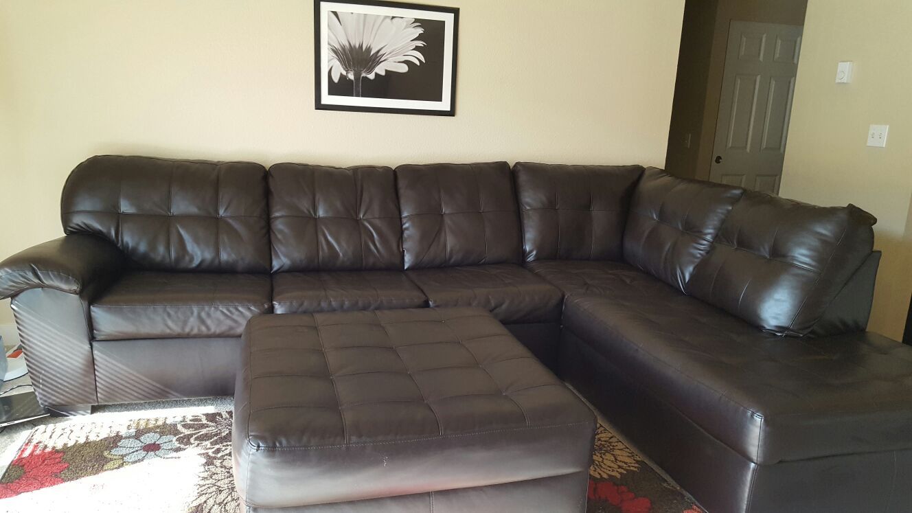 Simmons Manhattan sectional sofa with Ottoman