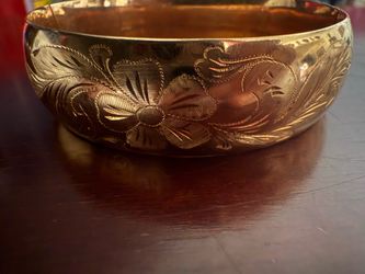 Estate Chunky 14k  gold bangle