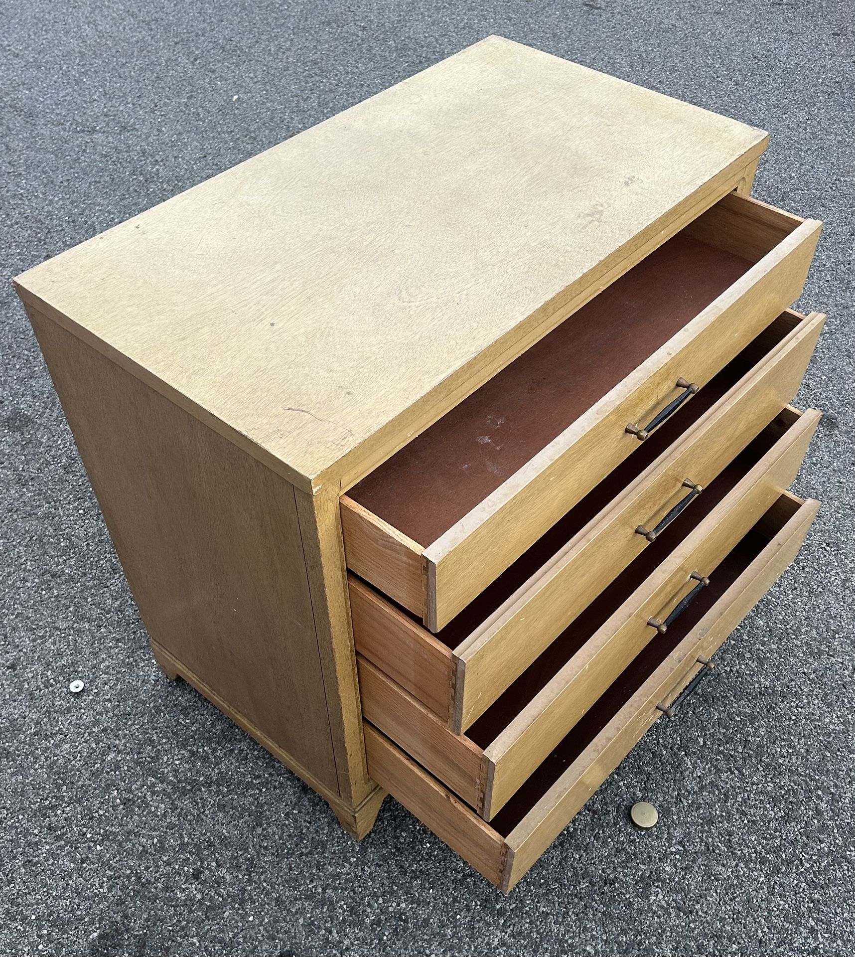 4 DOOR WOODEN DRESSER, GREAT CONDITION