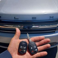 Car Keys / Llaves De Carro