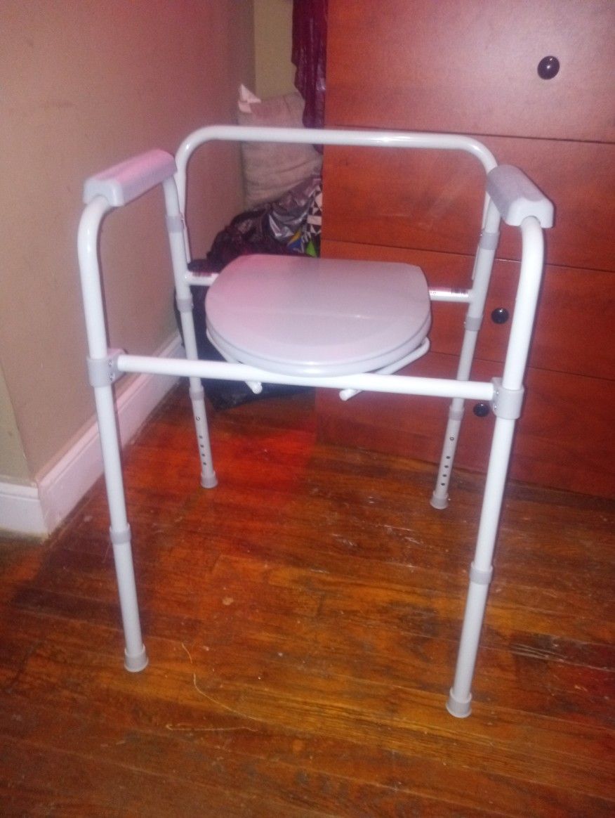Drive Bedside Commode