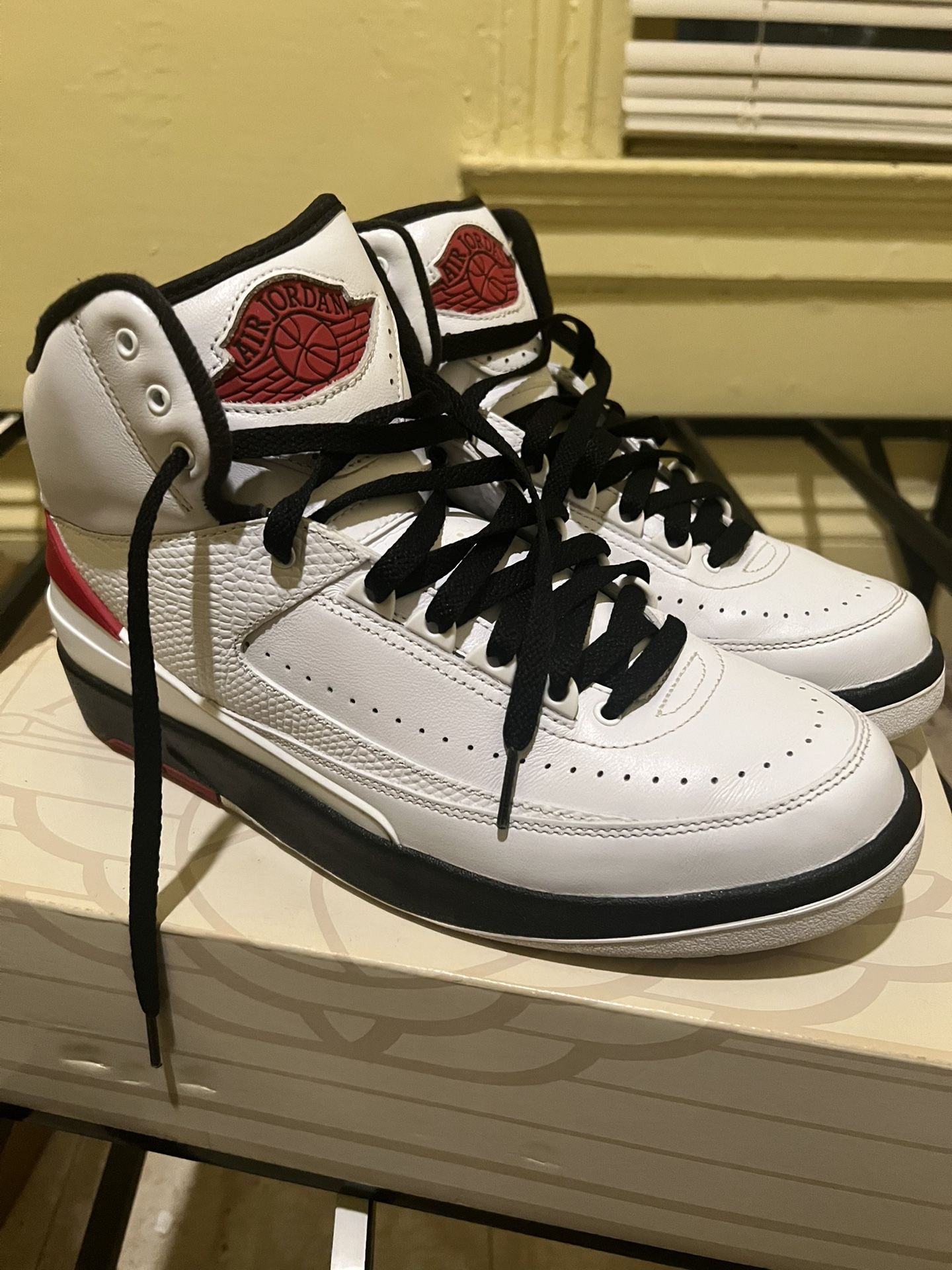 AIR JORDAN RETRO 2 CHICAGO SZ 10